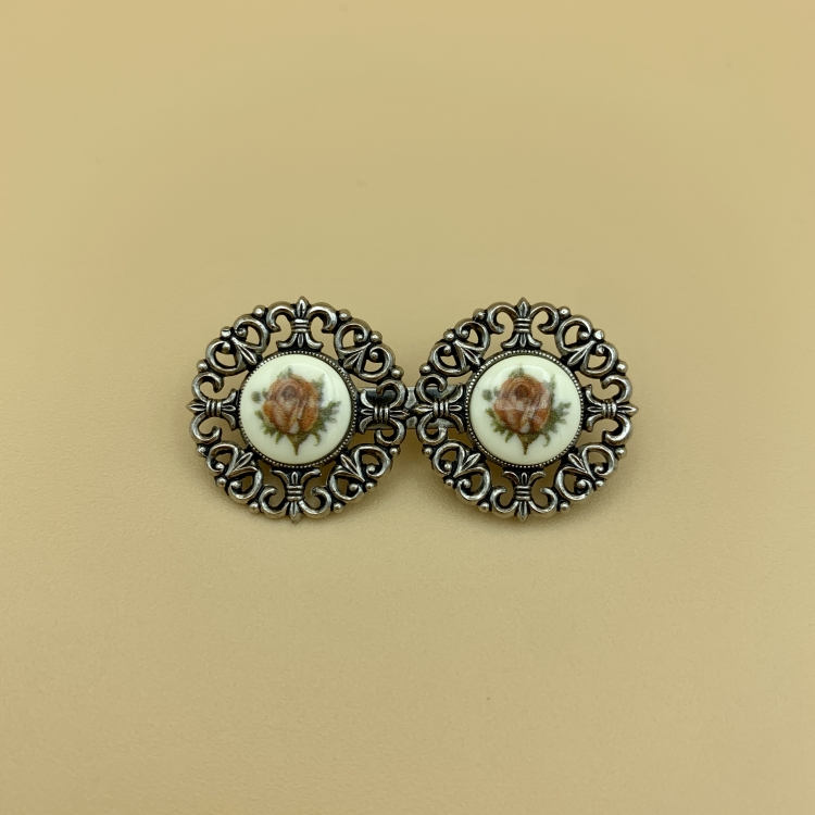 Anstecknadel R3 Detail