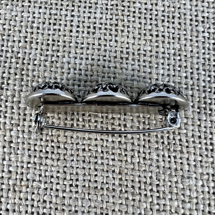 Anstecknadel Detail | Trachtenschmuck und Trachtenaccessoires für dein Dirndl