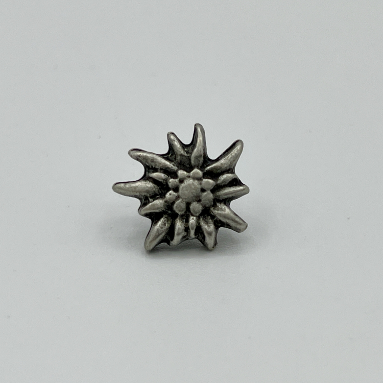 kleine Edelweiß-Anstecknadel im Antik-Silber-Look