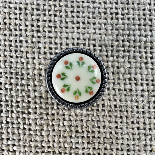 Knopf mit orange-grünen Details | Dirndlknopf und Tracht