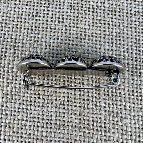 Anstecknadel Detail | Trachtenschmuck und Trachtenaccessoires für dein Dirndl