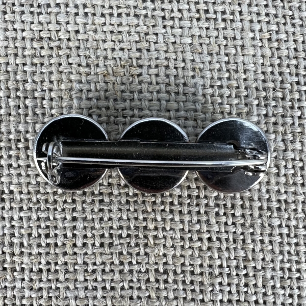 Anstecknadel Rückseite | Trachtenschmuck und Trachtenaccessoires für dein Dirndl