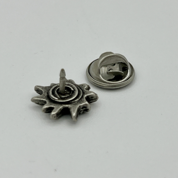 kleine Edelweiß-Anstecknadel im Antik-Silber-Look