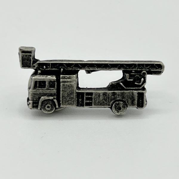 Feuerwehrauto-Anstecknadel im Antik-Silber-Look