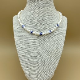 Süßwasser-Perlenkette mit floralen Perlen