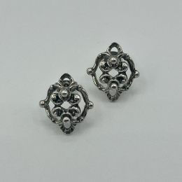 Ornament-Ohrstecker in Silberfarben – Filigranes Rosetten-Design